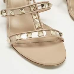 مملوكة مسبقًا صندل فالنتينو روكستد جلد بيج مفتوح من الخلف مقاس 37