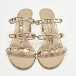 مملوكة مسبقًا صندل فالنتينو روكستد جلد بيج مفتوح من الخلف مقاس 37