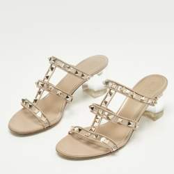 مملوكة مسبقًا صندل فالنتينو روكستد جلد بيج مفتوح من الخلف مقاس 37