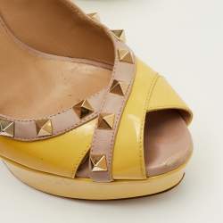 Pre Owned حذاء كعب عالي فالنتينو روكستد منصة جلد لامع أصفر/وردي مقاس 37.5