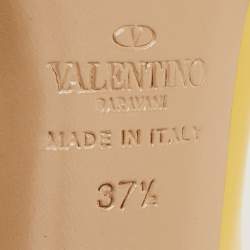 Pre Owned حذاء كعب عالي فالنتينو روكستد منصة جلد لامع أصفر/وردي مقا س 37.5