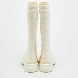 Pre Owned حذاء مطر مطاطي أبيض فالنتينو 03 إصدار روز أتيليه مقاس 36