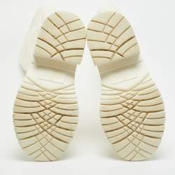 Pre Owned حذاء مطر مطاطي أبيض فالنتينو 03 إصدار روز أتيليه مقاس 36