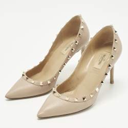 مملوكة مسبقًا Valentino Rockstud Size 39 Beige Leather Pumps