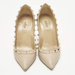 مملوكة مسبقًا Valentino Rockstud Size 39 Beige Leather Pumps
