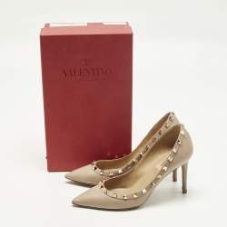 مملوكة مسبقًا Valentino Rockstud Size 39 Beige Leather Pumps