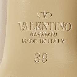 Pre Owned حذاء كعب عالي فالنتينو روكستود جلد بيج بحزام للكاحل مقاس 39.5