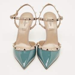 Pre Owned حذاء كعب عالي فالنتينو حزام عند الكاحل جلد لامع وأزرق بيج مزين بالمسامير مقاس 38.5