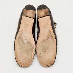 مملوكة مسبقًا حذاء باليرينا فلات فالنتينو تان-جو جلد لامع أسود بحزام للكاحل مقاس 39.5