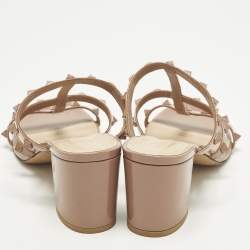 مملوكة مسبقًا صندل فالنتينو روكستد جلد بيج مفتوح من الخلف مقاس 37