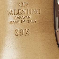 مملوكة مسبقًا صندل فالنتينو روكستد جلد بيج مفتوح من الخلف مقاس 37