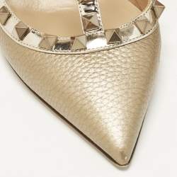 مملوكة مسبقًا Valentino Rockstud Size 37 Gold Leather and Patent Leather Ankle Strap Pumps