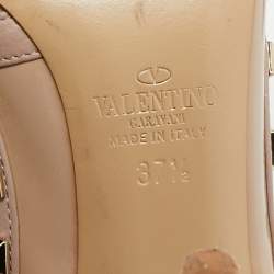 مملوكة مسبقً�ا Valentino Rockstud Size 37.5 Beige Patent Leather Pumps