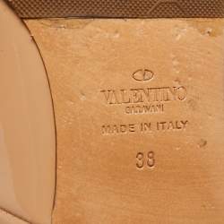 مملوكة مسبقًا حذاء باليرينا فلات فالنتينو لوف لاتش جلد لامع أزرق/بيج مقاس 36.5 