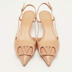 مملوكة مسبقًا Valentino VLogo Size 39 Beige Patent Leather Pumps