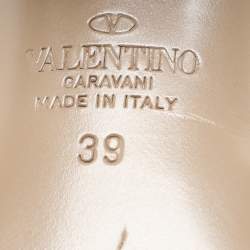 Pre Owned صندل فالنتينو روكستد جلد بيج مفتوح من الخلف مقاس 37