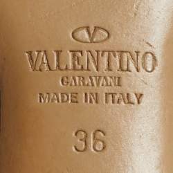 مملوكة مسبقًا حذاء كعب عالي فالنتينو جلد وردي فاتح مرصع بإبزيم عند الكاحل مقاس 38.5