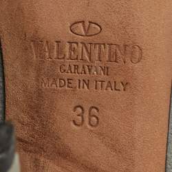 مملوكة مسبقًا Valentino Rockstud Size 36 Grey Suede Pumps