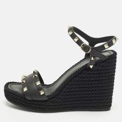 مملوكة مسبقًا Valentino Rockstud Torchon Black Leather Platform Wedge Sandals 39