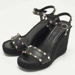 مملوكة مسبقًا Valentino Rockstud Torchon Black Leather Platform Wedge Sandals 39