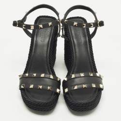 مملوكة مسبقًا Valentino Rockstud Torchon Black Leather Platform Wedge Sandals 39