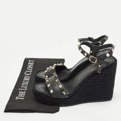 مملوكة مسبقًا Valentino Rockstud Torchon Black Leather Platform Wedge Sandals 39