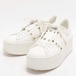 مملوكة مسبقًا Valentino Rockstud Untitled Size 39 White Leather Low Top Sneakers