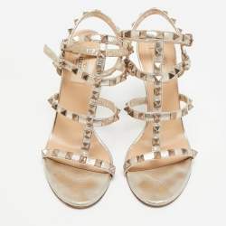 مملوكة مسبقًا صندل فالنتينو روكستاد جلد لامع وردي مقاس 40