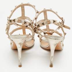 مملوكة مسبقًا صندل فالنتينو روكستاد جلد لامع وردي مقاس 40