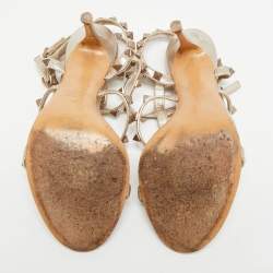 مملوكة مسبقًا صندل فالنتينو روكستاد جلد لامع وردي مقاس 40