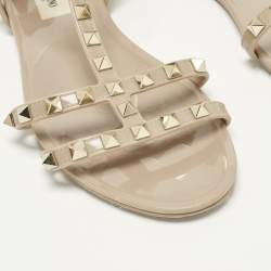مملوكة مسبقًا صندل فالنتينو مطاطي بيج سير كاحل مسطح مرصع روكستد مقاس 38