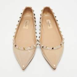 Pre Owned حذاء باليرينا فلات فالنتينو مقدمة مدببة روكستد جلد لامع بيج مقاس 38