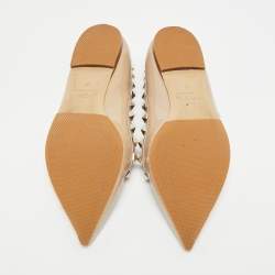 Pre Owned حذاء باليرينا فلات فالنتينو مقدمة مدببة روكستد جلد لامع بيج مقاس 38