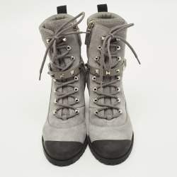 مملوكة مسبقًا Valentino Rockstud Size 39 Grey Leather and Suede Combat Boots