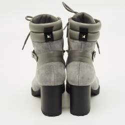 مملوكة مسبقًا Valentino Rockstud Size 39 Grey Leather and Suede Combat Boots