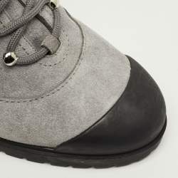 مملوكة مسبقًا Valentino Rockstud Size 39 Grey Leather and Suede Combat Boots