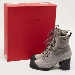 مملوكة مسبقًا Valentino Rockstud Size 39 Grey Leather and Suede Combat Boots