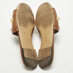 Pre Owned حذاء فلات جلد فالنوتينو مسطح مزين بدبابيس روما لون أسود مقاس 41.5