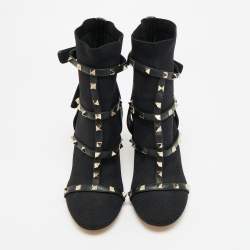 مملوكة مسبقًا حذاء بوت فالتينينو نسيج محبوك وجلد أسود طول الكاحل بحلي معدنية مقاس 39