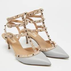مملوكة مسبقًا Valentino Rockstud Caged Size 37.5 Light Blue/Beige Leather Pumps