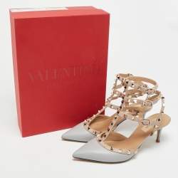 مملوكة مسبقًا Valentino Rockstud Caged Size 37.5 Light Blue/Beige Leather Pumps