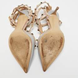 مملوكة مسبقًا Valentino Rockstud Caged Size 37.5 Light Blue/Beige Leather Pumps