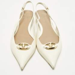 Pre Owned حذاء فلات سليب أون فالنتينو جلد أبيض غير لامع مقاس 39