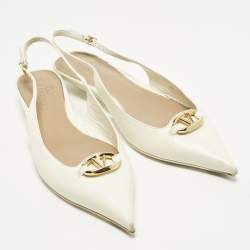 Pre Owned حذاء فلات سليب أون فالنتينو جلد أبيض غير لامع مقاس 39