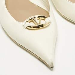 Pre Owned حذاء فلات سليب أون فالنتينو جلد أبيض غير لامع مقاس 39