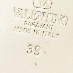 Pre Owned حذاء فلات سليب أون فالنتينو جلد أبيض غير لامع مقاس 39