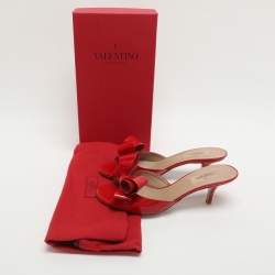 Pre Owned حذاء مَولز فالنتينو بفيوَنكَة جلد بَرتقالي لامِع مِقاس 38.5