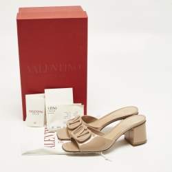 Pre Owned Valentino VLogo Size 36 Beige Patent Leather Slide Sandals