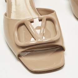 Pre Owned Valentino VLogo Size 36 Beige Patent Leather Slide Sandals