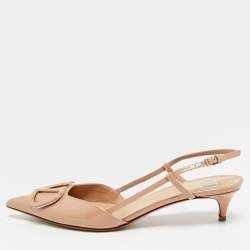 مملوكة مسبقًا Valentino VLogo Size 38 Beige Patent Leather Slingback Pumps
